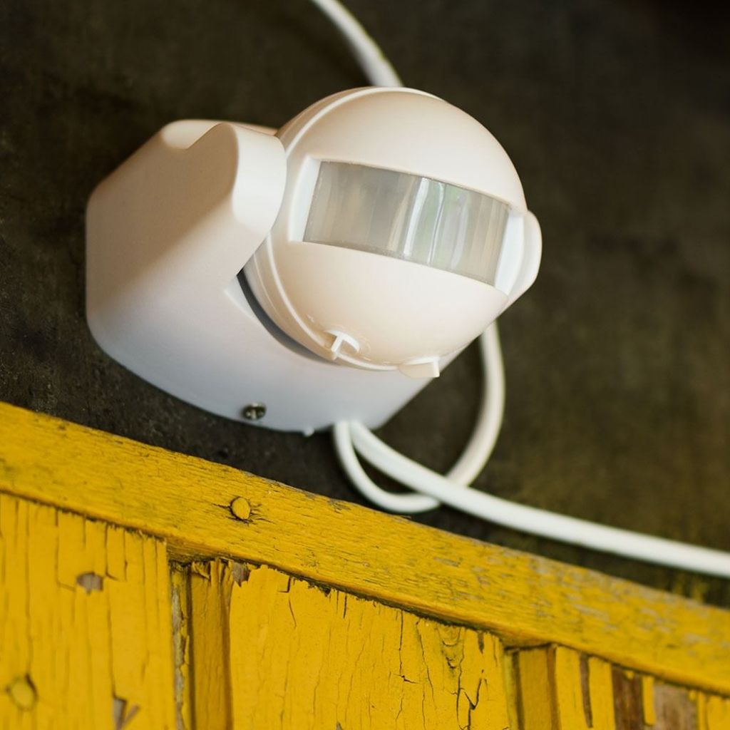 Sensore di Movimento a Infrarossi 180° V - TAC - Colore Bianco - IP44 - Elettrohub.it