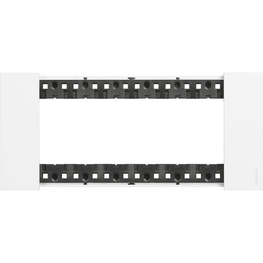 Placca 6 posti bticino living now colore bianco KA4806KW